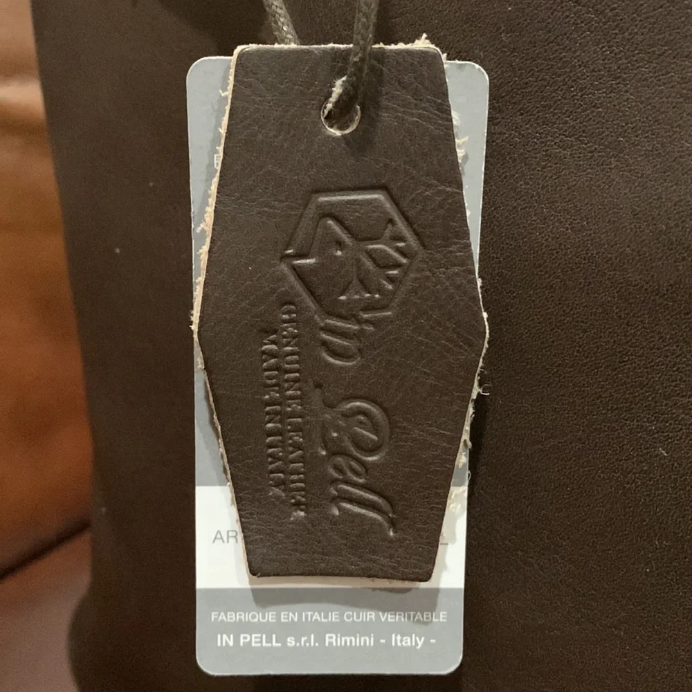 In Pell leather Duffel bag. Color: Brown, Made in Italy